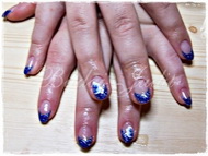 Épített zselé akril díszítéssel